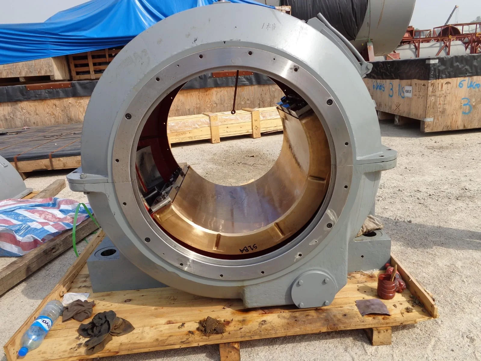 Large fabricated bearing housing for heavy industrial machinery
